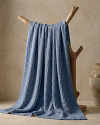 Muslin Blanket in Blue detail